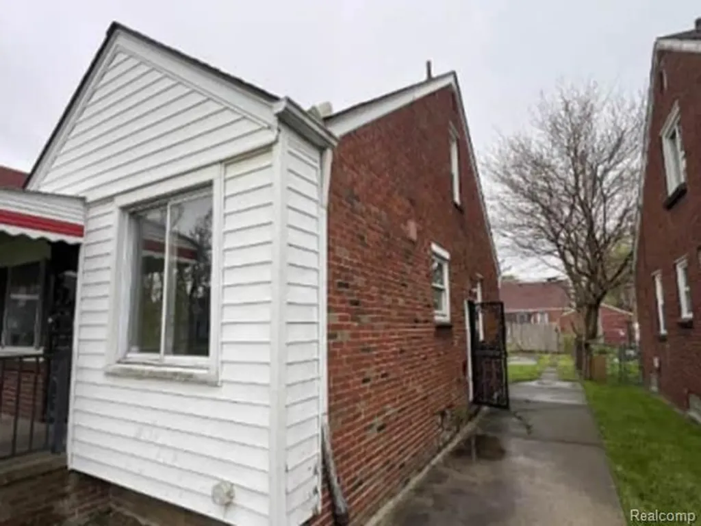 19609 Syracuse Street Detroit City MI 48234