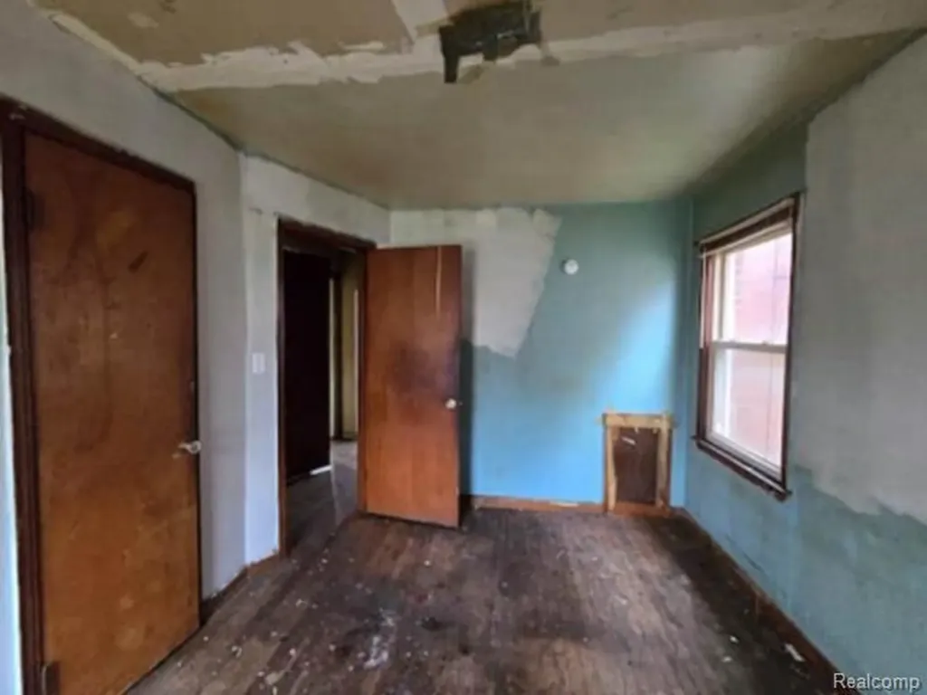 19609 Syracuse Street Detroit City MI 48234