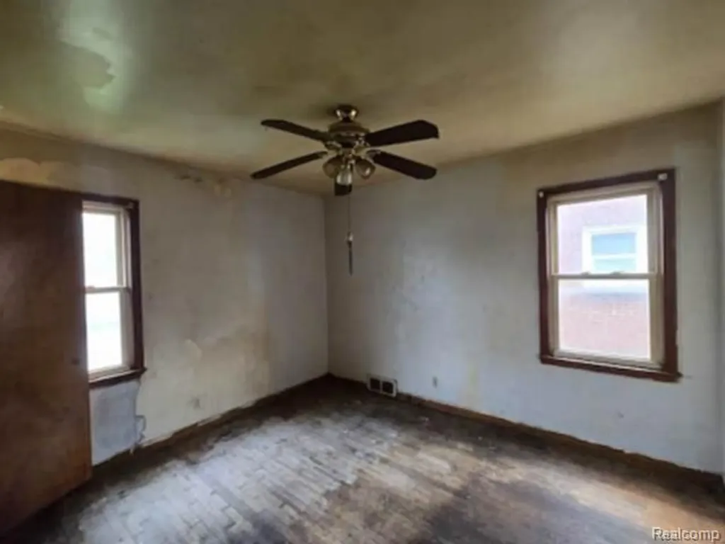 19609 Syracuse Street Detroit City MI 48234