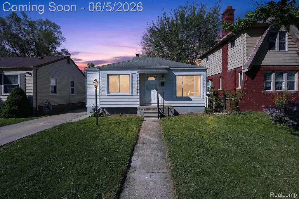 612 Mayflower Avenue Lincoln Park City MI 48146