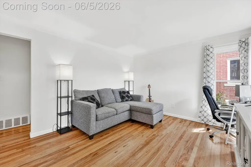 612 Mayflower Avenue Lincoln Park City MI 48146