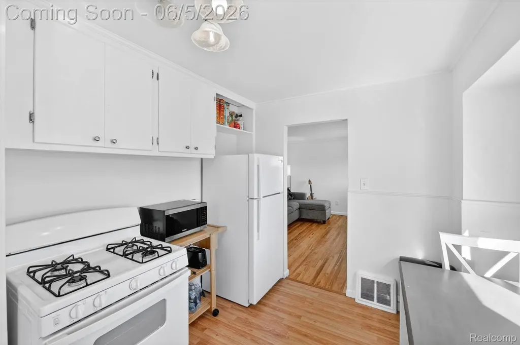 612 Mayflower Avenue Lincoln Park City MI 48146