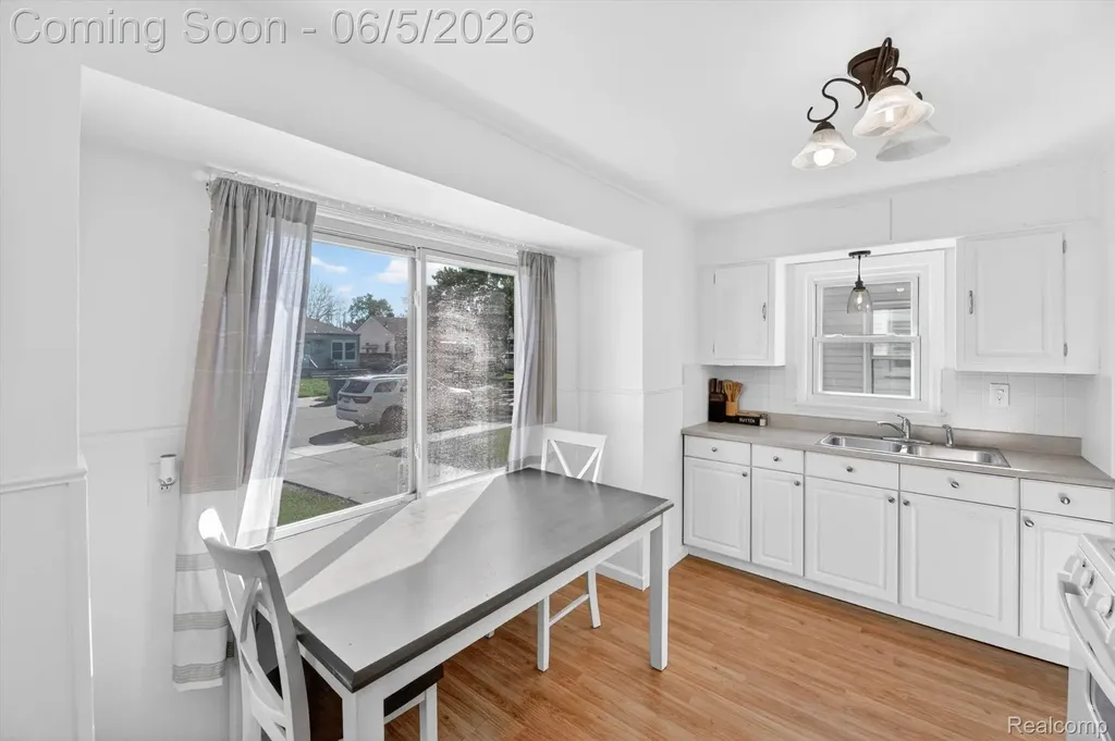 612 Mayflower Avenue Lincoln Park City MI 48146