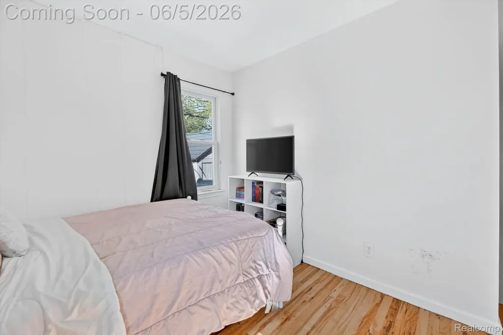 612 Mayflower Avenue Lincoln Park City MI 48146