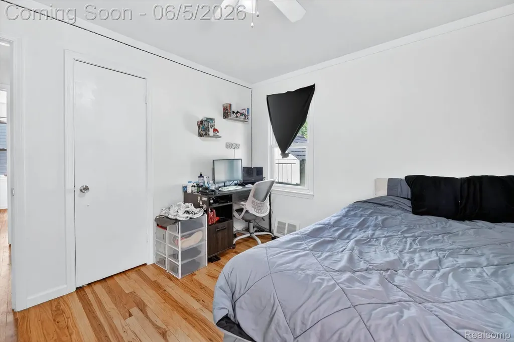 612 Mayflower Avenue Lincoln Park City MI 48146