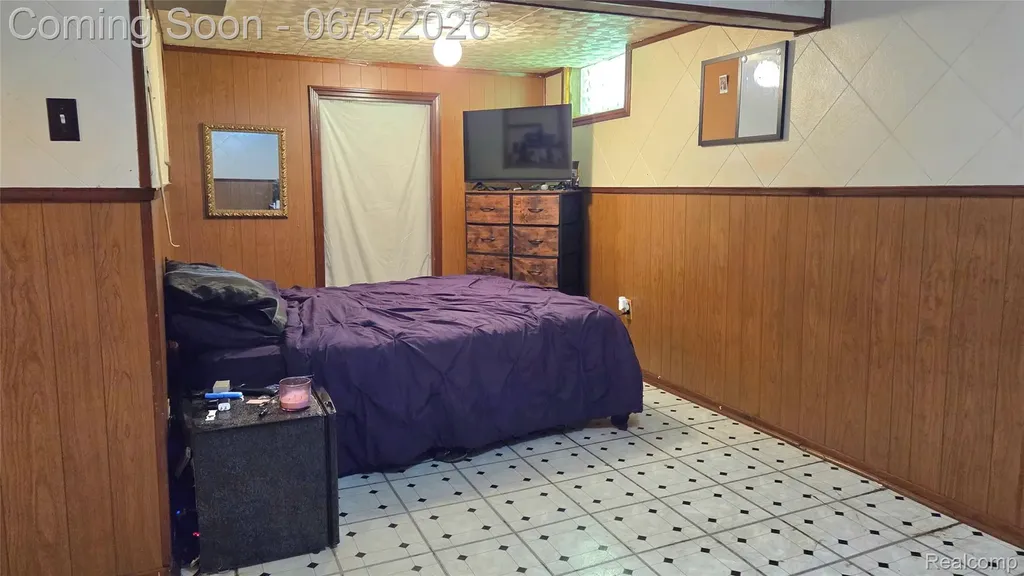612 Mayflower Avenue Lincoln Park City MI 48146
