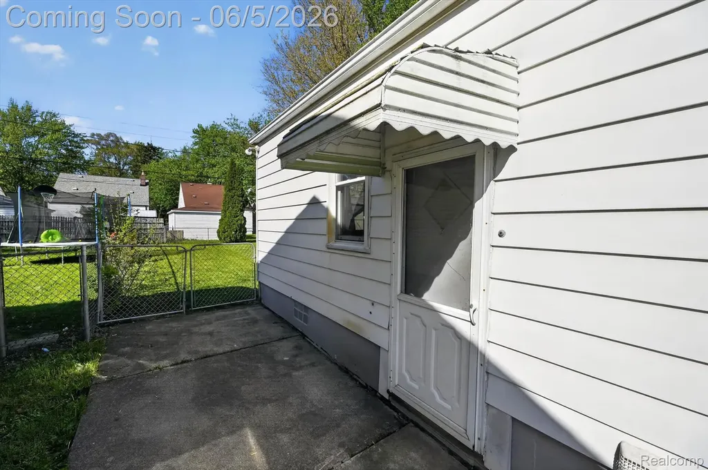 612 Mayflower Avenue Lincoln Park City MI 48146