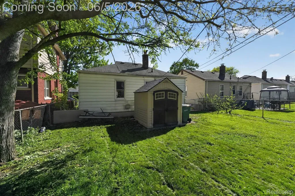 612 Mayflower Avenue Lincoln Park City MI 48146