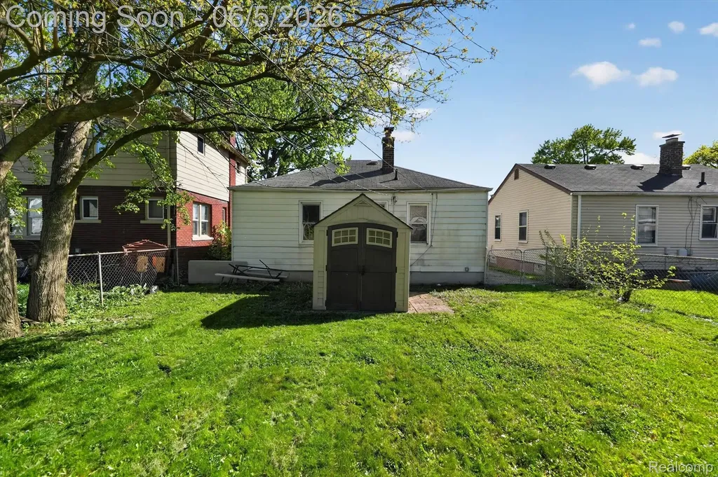 612 Mayflower Avenue Lincoln Park City MI 48146