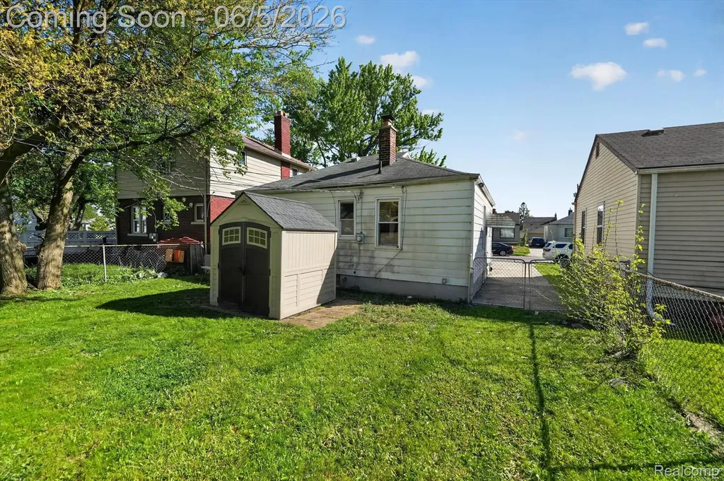 612 Mayflower Avenue Lincoln Park City MI 48146