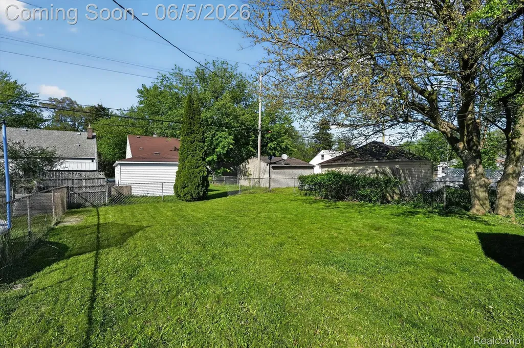 612 Mayflower Avenue Lincoln Park City MI 48146