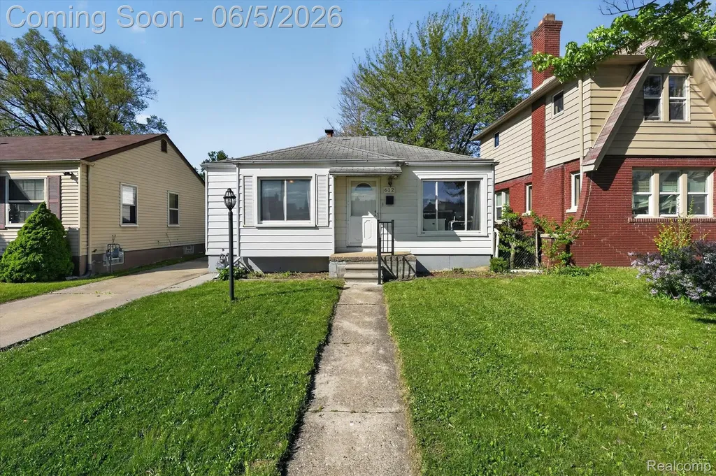 612 Mayflower Avenue Lincoln Park City MI 48146