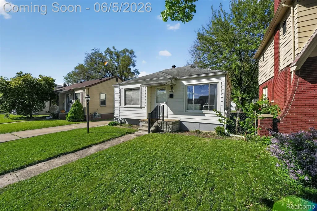 612 Mayflower Avenue Lincoln Park City MI 48146
