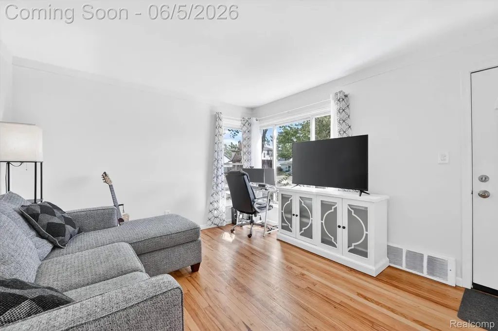 612 Mayflower Avenue Lincoln Park City MI 48146