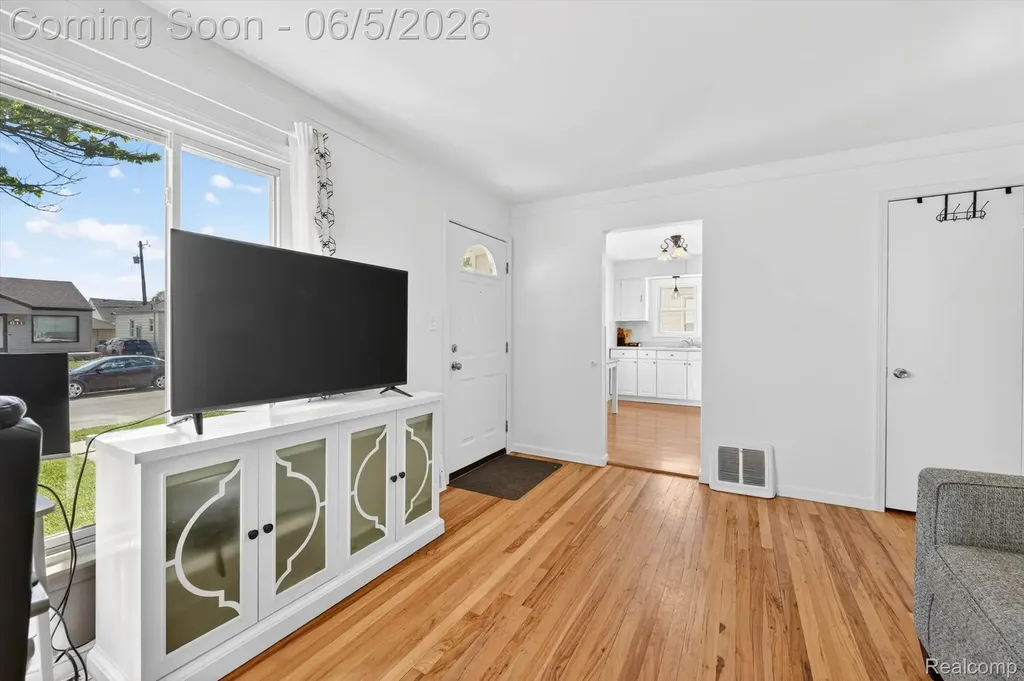 612 Mayflower Avenue Lincoln Park City MI 48146