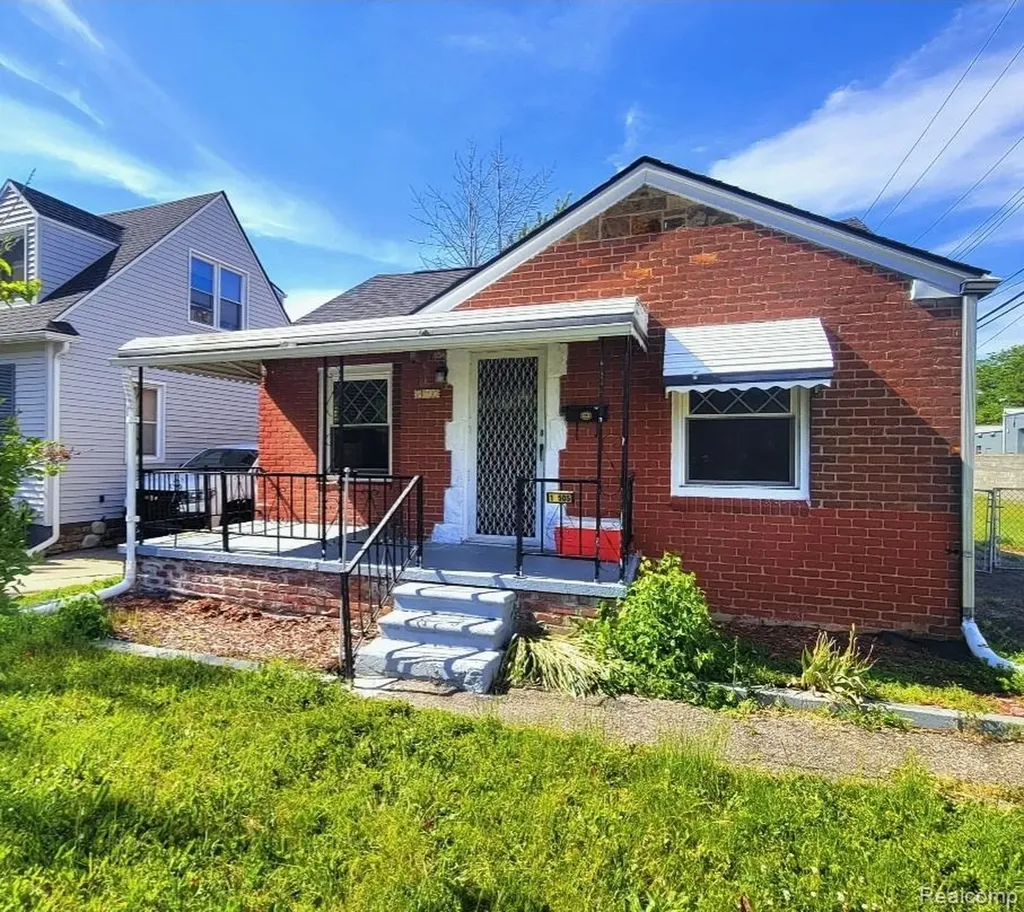 13505 Saint Andrews Avenue Warren City MI 48089