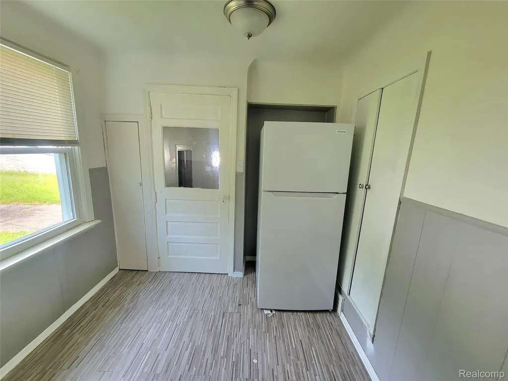 13505 Saint Andrews Avenue Warren City MI 48089