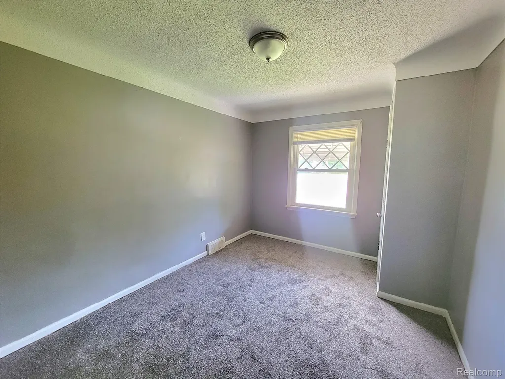 13505 Saint Andrews Avenue Warren City MI 48089