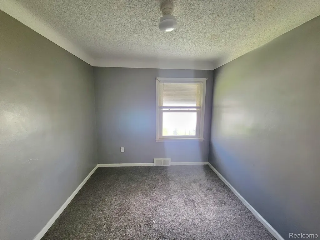 13505 Saint Andrews Avenue Warren City MI 48089