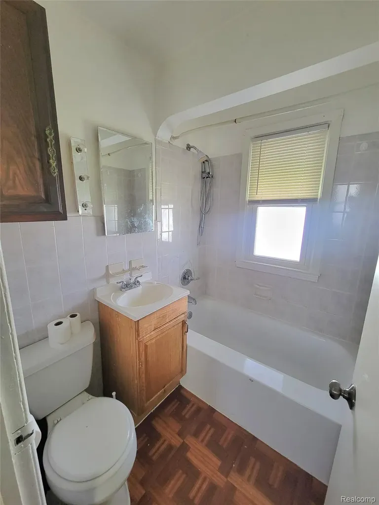 13505 Saint Andrews Avenue Warren City MI 48089