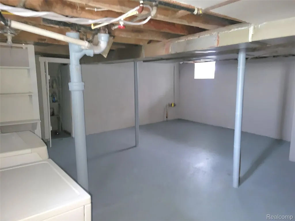 13505 Saint Andrews Avenue Warren City MI 48089