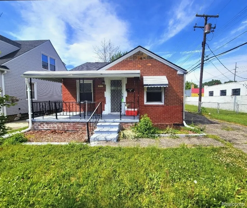 13505 Saint Andrews Avenue Warren City MI 48089