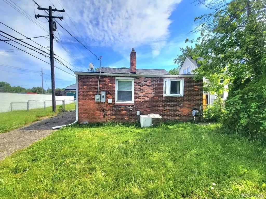 13505 Saint Andrews Avenue Warren City MI 48089