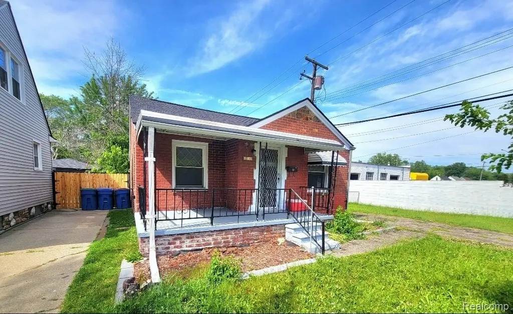 13505 Saint Andrews Avenue Warren City MI 48089