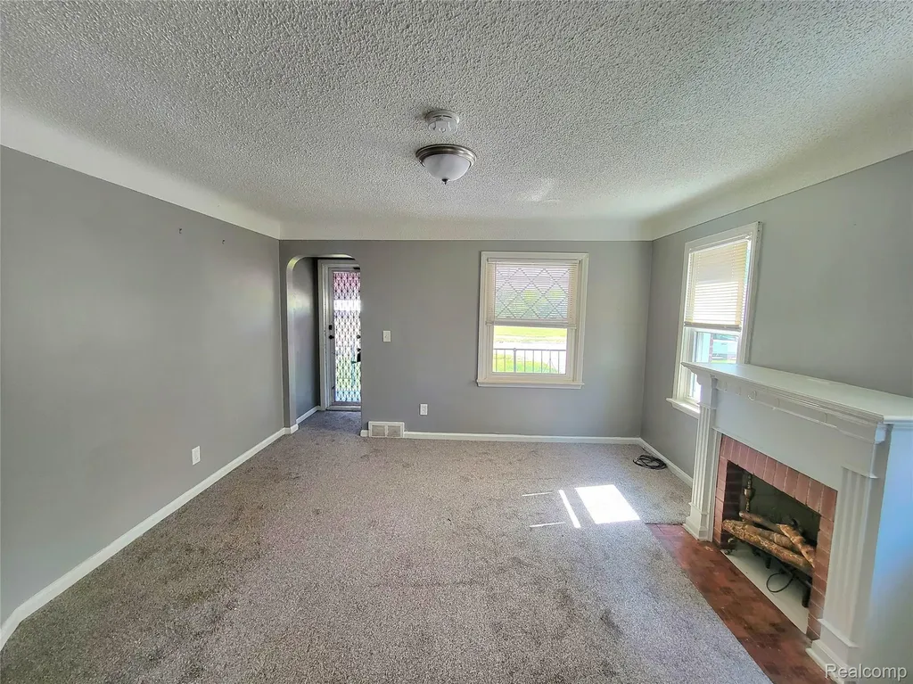 13505 Saint Andrews Avenue Warren City MI 48089
