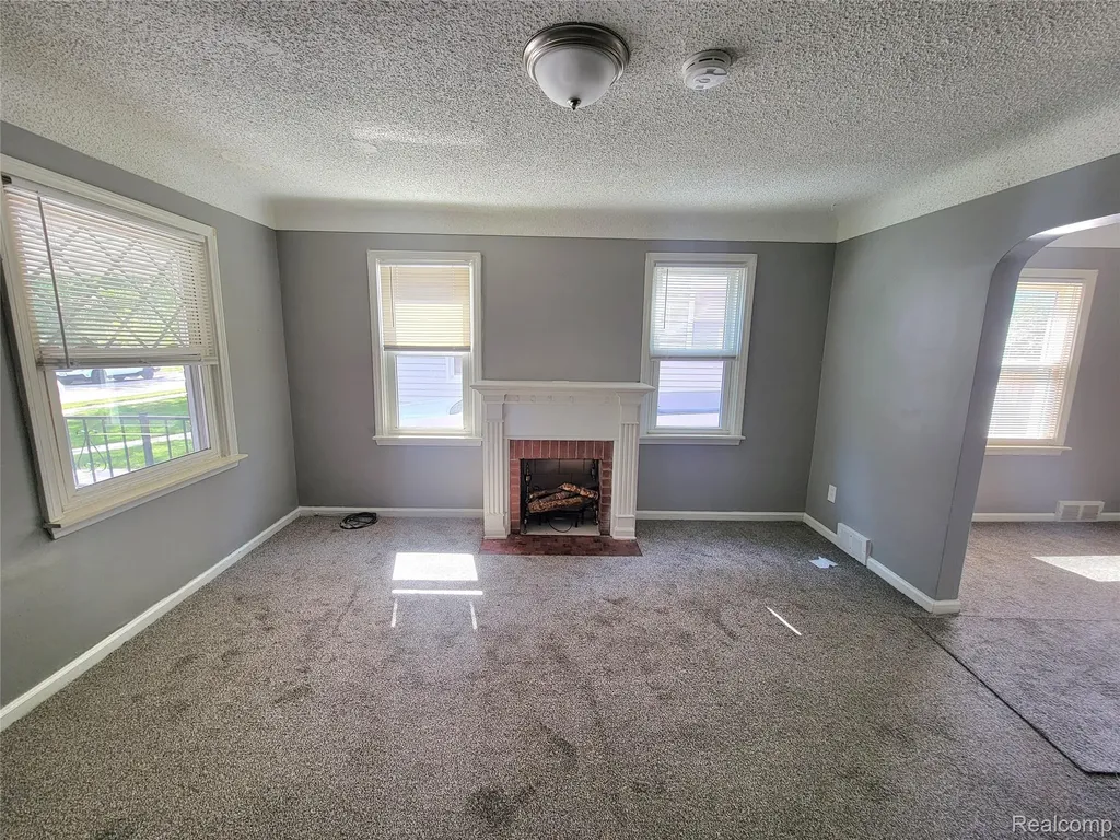 13505 Saint Andrews Avenue Warren City MI 48089