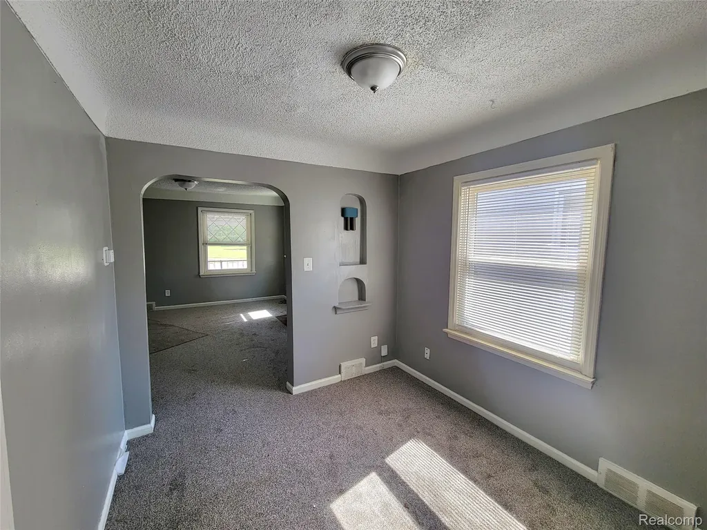 13505 Saint Andrews Avenue Warren City MI 48089