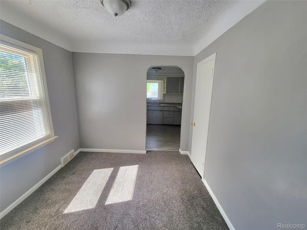 13505 Saint Andrews Avenue Warren City MI 48089