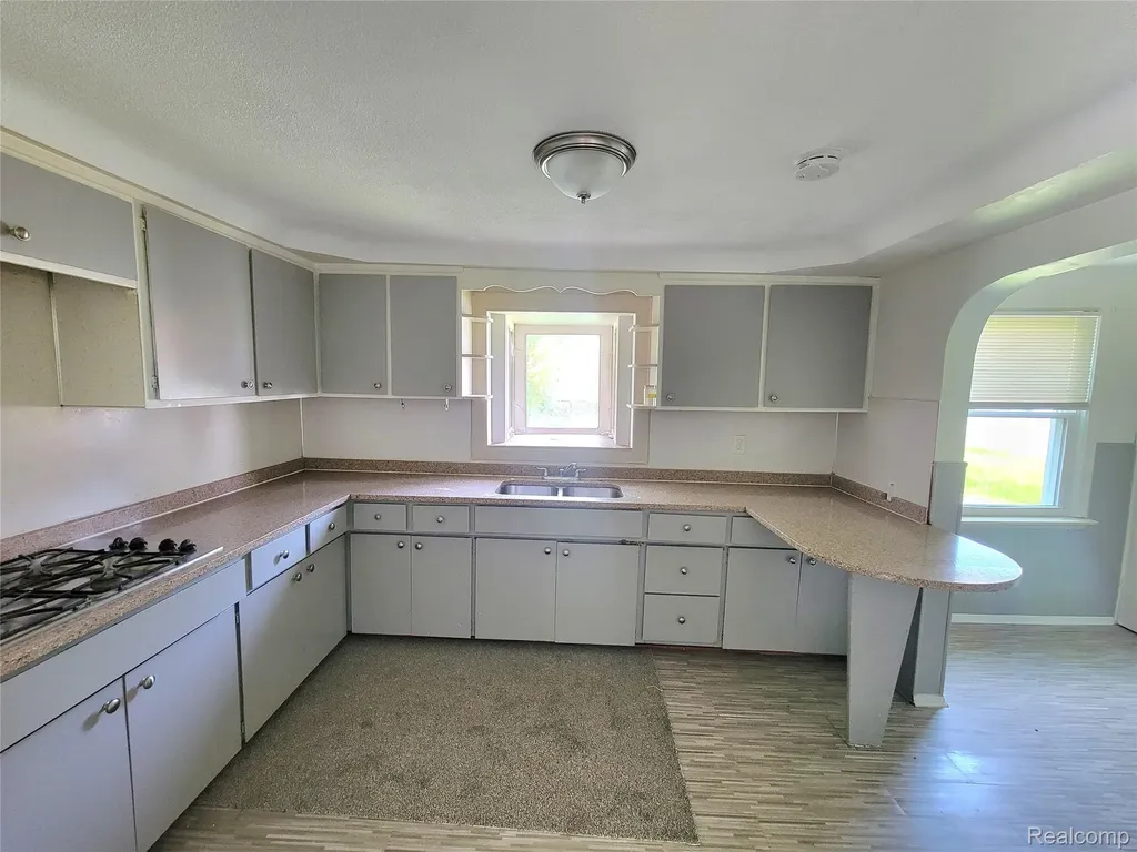 13505 Saint Andrews Avenue Warren City MI 48089
