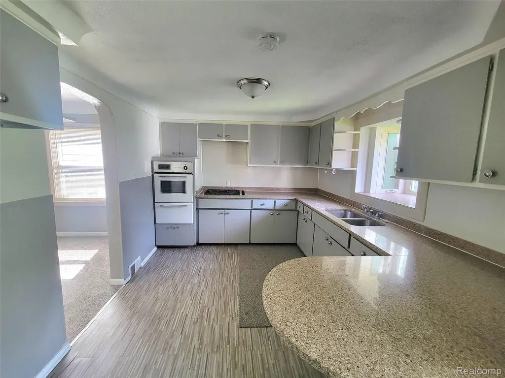 13505 Saint Andrews Avenue Warren City MI 48089