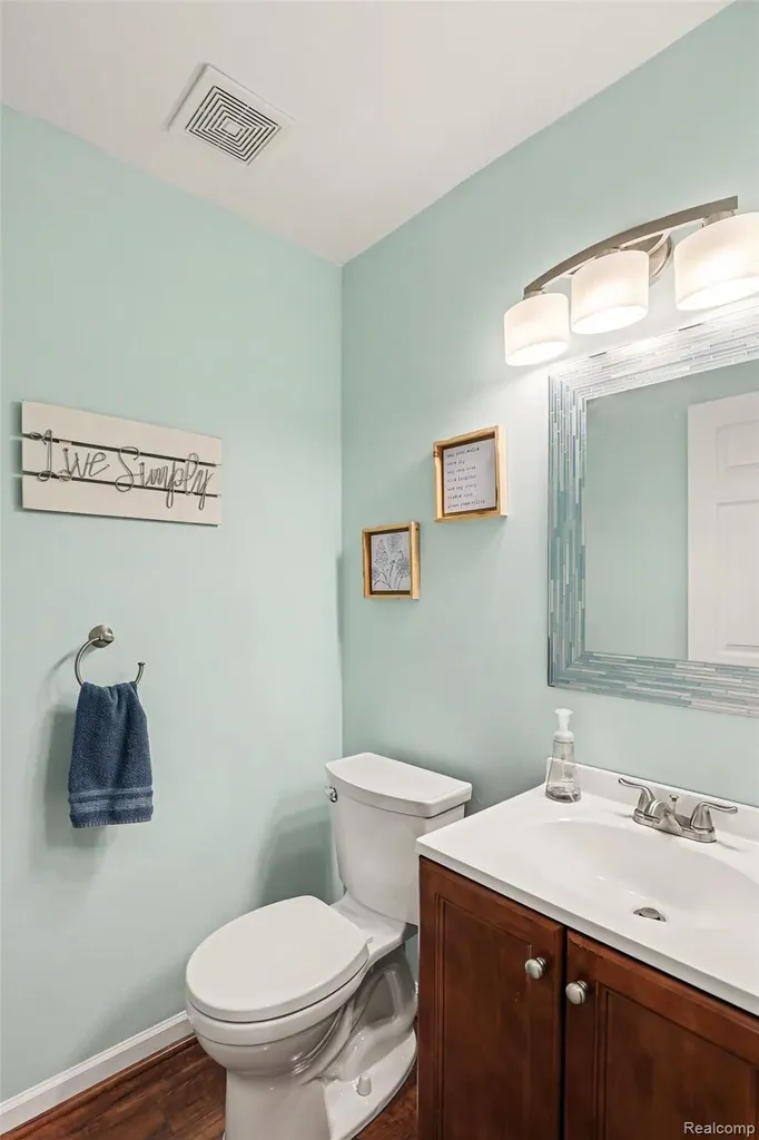 6917 Chesterfield Waterford Charter Township MI 48327