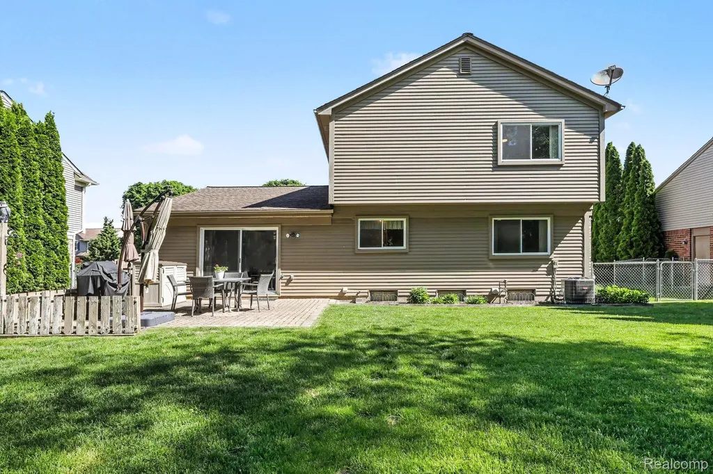6917 Chesterfield Waterford Charter Township MI 48327