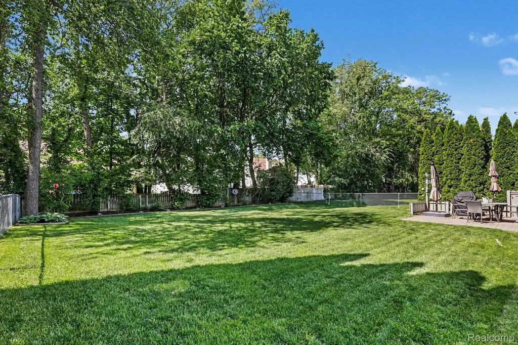 6917 Chesterfield Waterford Charter Township MI 48327