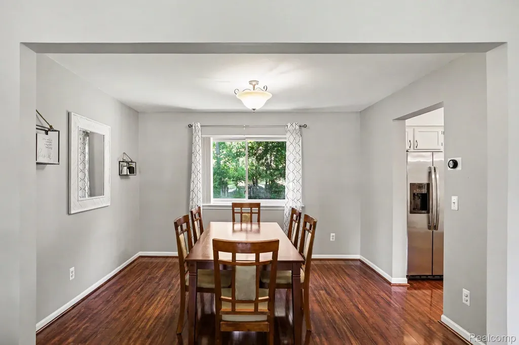 6917 Chesterfield Waterford Charter Township MI 48327