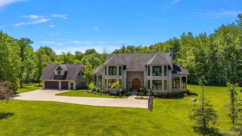 62502 Wayfaring Road Ray Township MI 48096