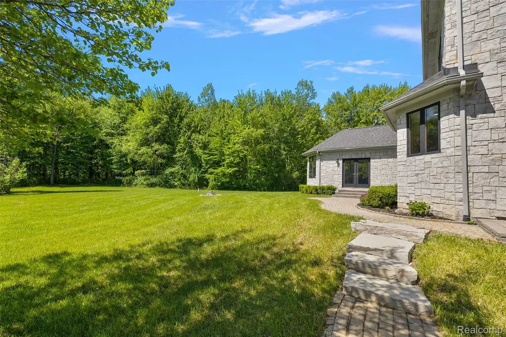 62502 Wayfaring Road Ray Township MI 48096