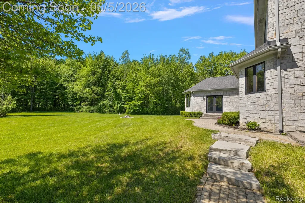 62502 Wayfaring Road Ray Township MI 48096