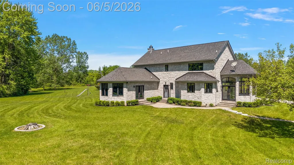 62502 Wayfaring Road Ray Township MI 48096