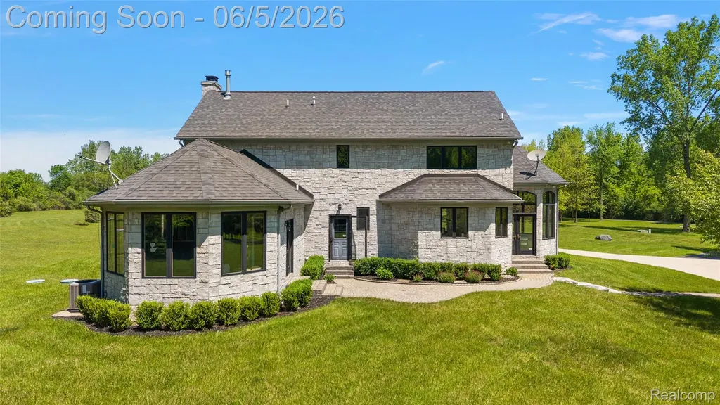 62502 Wayfaring Road Ray Township MI 48096
