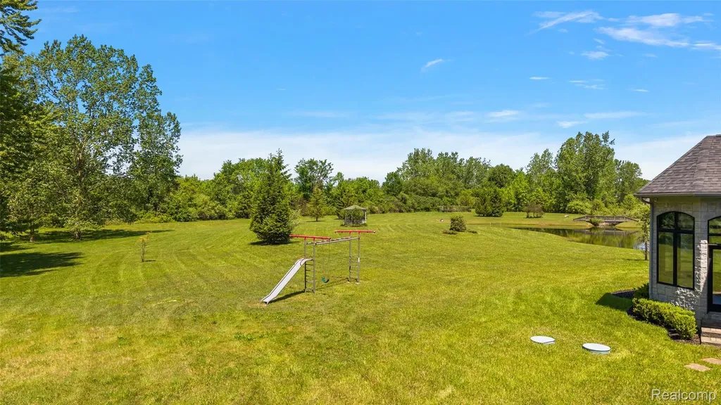 62502 Wayfaring Road Ray Township MI 48096