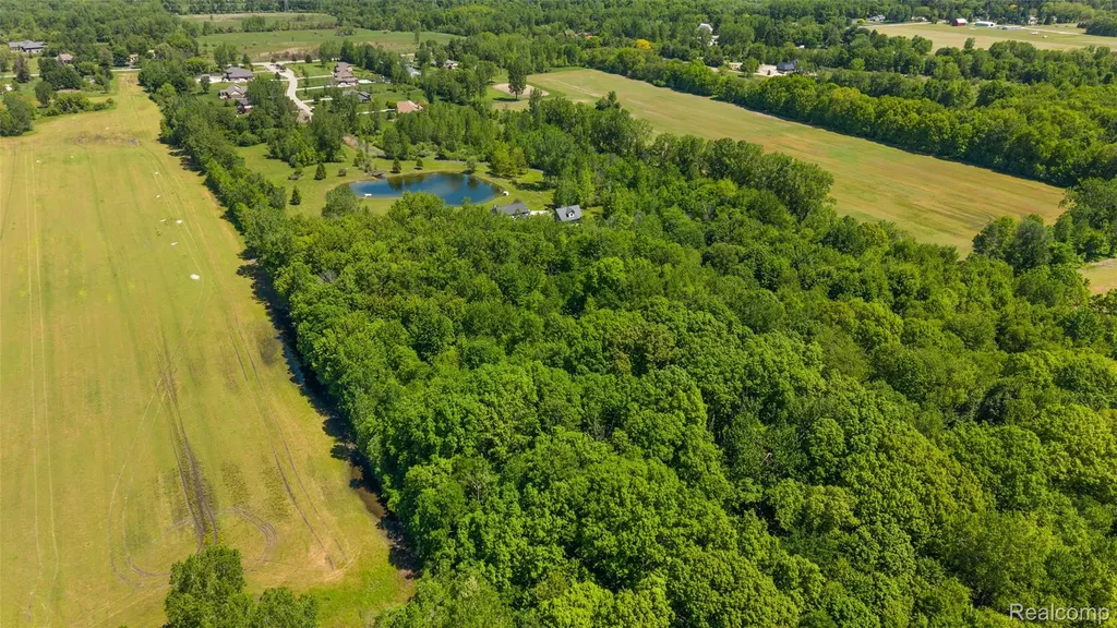 62502 Wayfaring Road Ray Township MI 48096