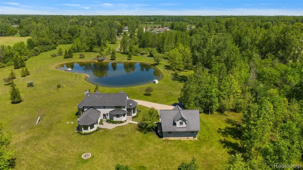 62502 Wayfaring Road Ray Township MI 48096
