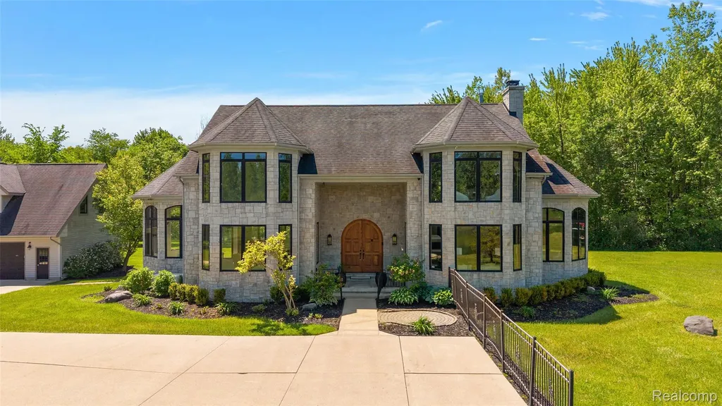 62502 Wayfaring Road Ray Township MI 48096