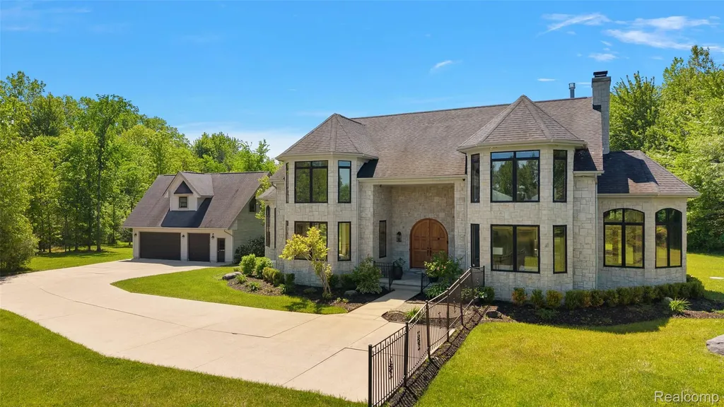 62502 Wayfaring Road Ray Township MI 48096