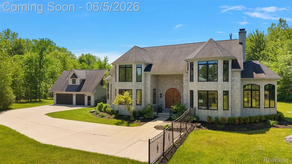 62502 Wayfaring Road Ray Township MI 48096