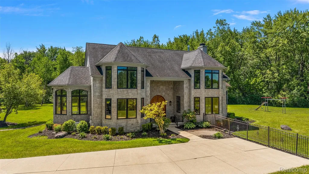 62502 Wayfaring Road Ray Township MI 48096